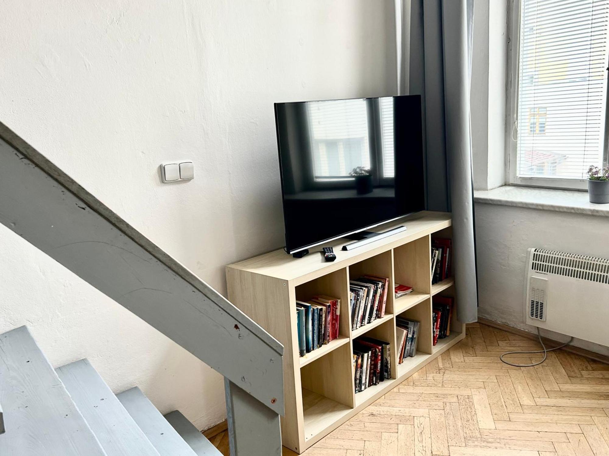 Party House - Ve Smeckach 18, Center!! Апартаменти